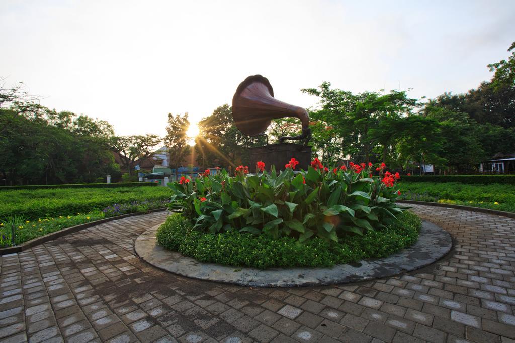 The Shalimar Boutique Hotel Malang Exterior foto